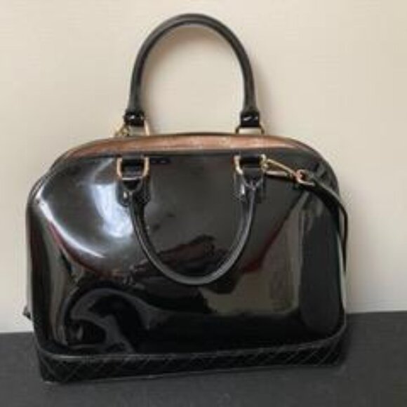 Guess PVC shiny black shoulder bag (gently used) - Picture 3 of 5